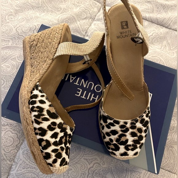 Leopard 🐆 White Mountain soft footed bed espadrilles., size 8.5